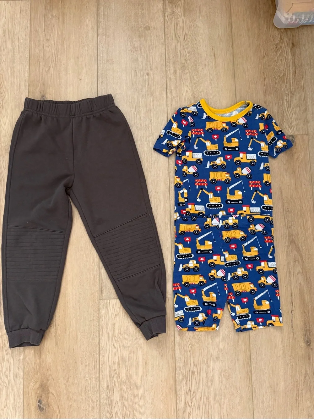 4T Boys Clothing Bundle Lot- Tops and bottoms